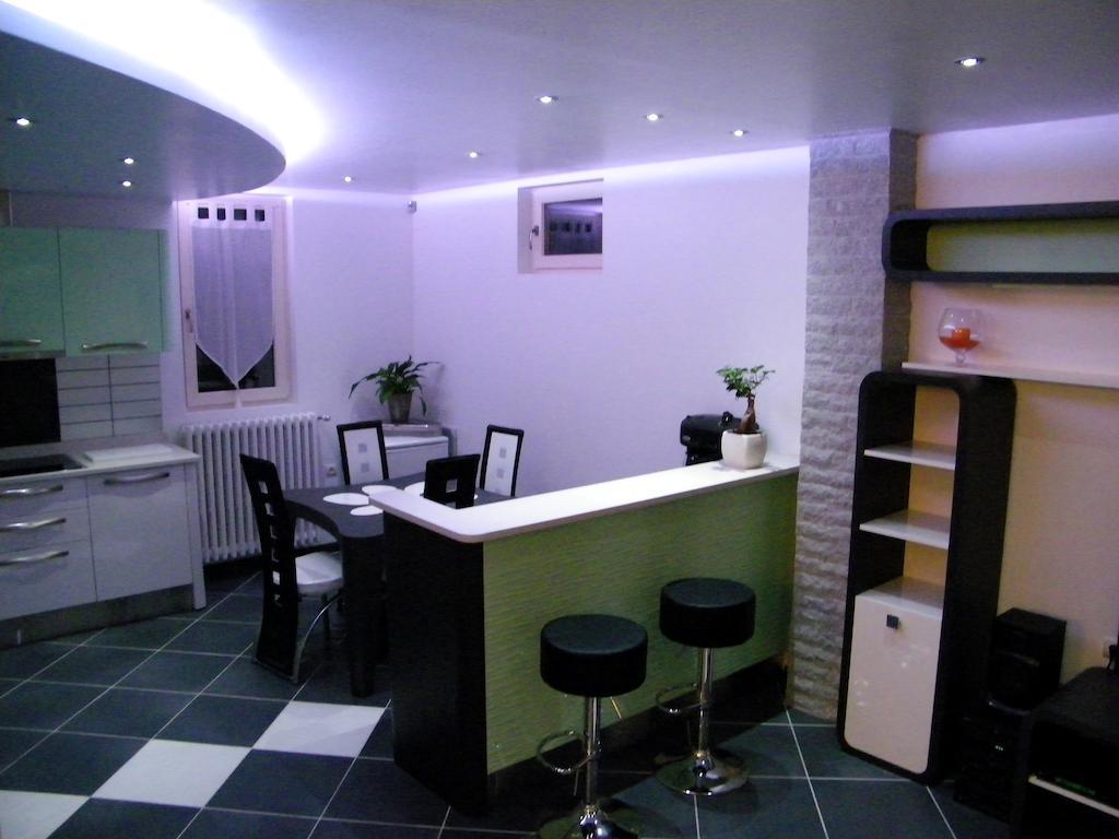 Grand Appartement Dans Villa Avec Parking Quartier Residentiel Joigny Quarto foto