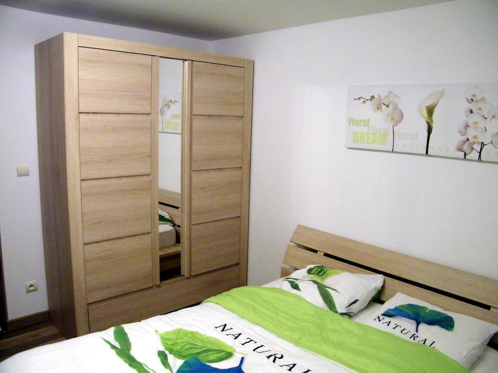 Grand Appartement Dans Villa Avec Parking Quartier Residentiel Joigny Quarto foto