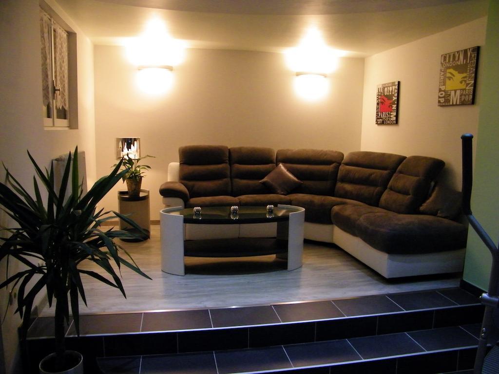 Grand Appartement Dans Villa Avec Parking Quartier Residentiel Joigny Quarto foto