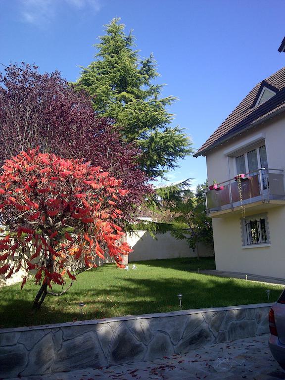 Grand Appartement Dans Villa Avec Parking Quartier Residentiel Joigny Quarto foto